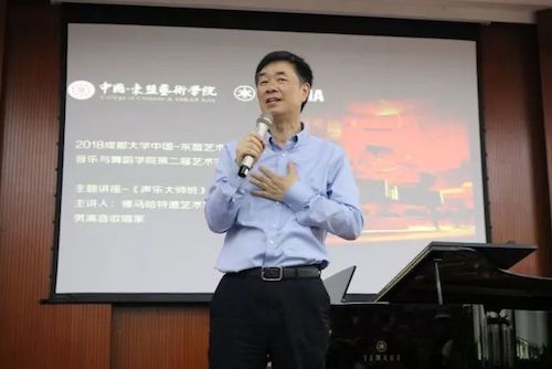w88win优德艺术家石叔诚与特邀艺术家顾平受邀于成都大学东盟艺术学院、音乐与舞蹈学院艺术实践周开展公开课