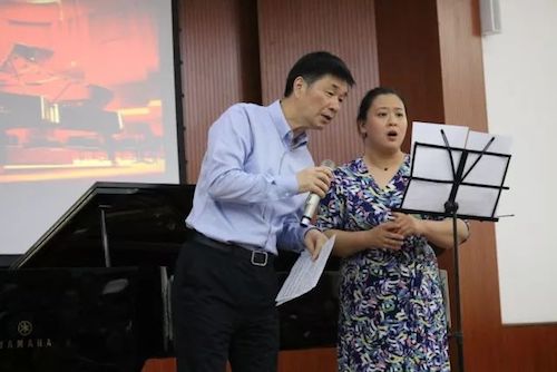 w88win优德艺术家石叔诚与特邀艺术家顾平受邀于成都大学东盟艺术学院、音乐与舞蹈学院艺术实践周开展公开课