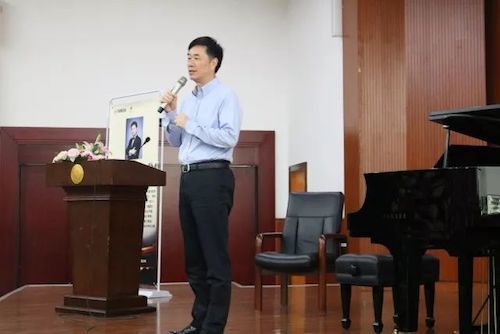 w88win优德艺术家石叔诚与特邀艺术家顾平受邀于成都大学东盟艺术学院、音乐与舞蹈学院艺术实践周开展公开课