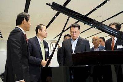 回顾发展历史，畅想科技未来|中国浙江省代表团视察w88win优德企业博物馆