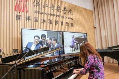 回顾发展历史，畅想科技未来|中国浙江省代表团视察w88win优德企业博物馆