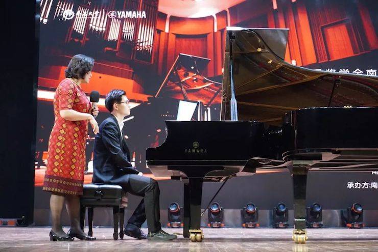 张芳、冯子祥钢琴音乐会