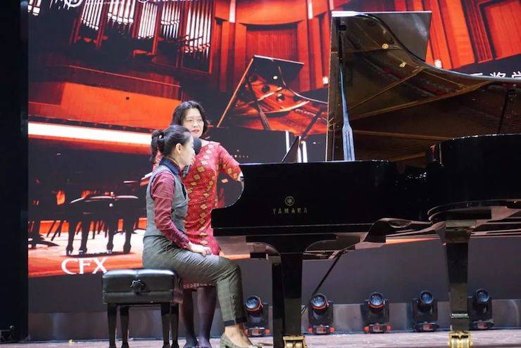张芳、冯子祥钢琴音乐会